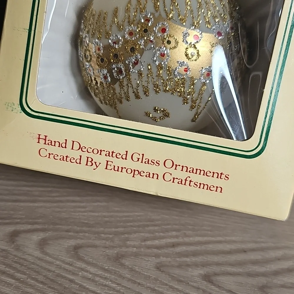 Vintage Christmas Classics Set Of 3 Glass Lrg Round White Ornaments - Picture 4 of 16